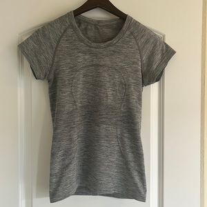 Gray Lululemon short sleeve. Size 4. Excellent Condition.